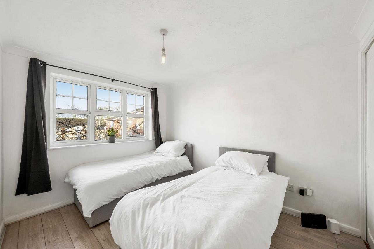 Apartament Cozy Luton Town Centre Retreat Zewnętrze zdjęcie